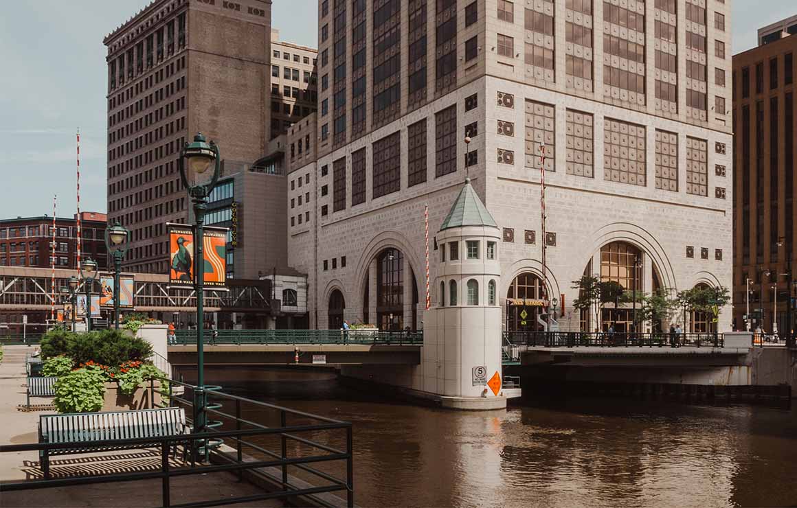 Wisconsin Avenue Bridge Milwaukee Downtown