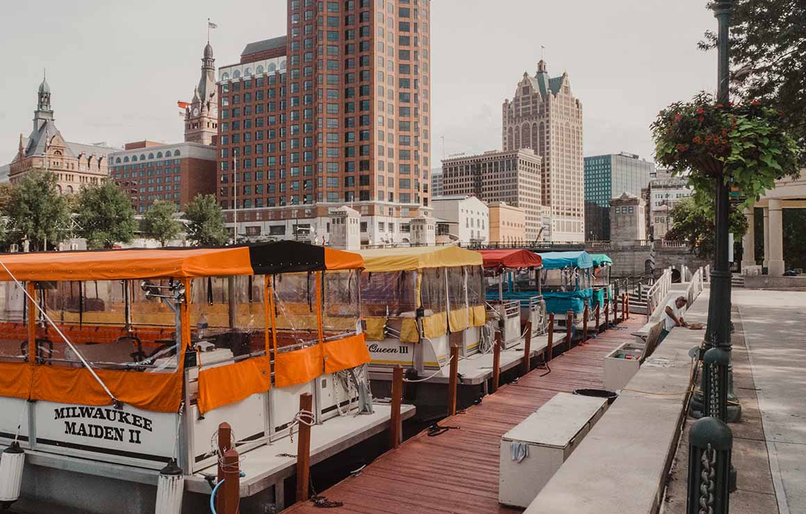 Riverwalk Boat Tours Milwaukee Downtown